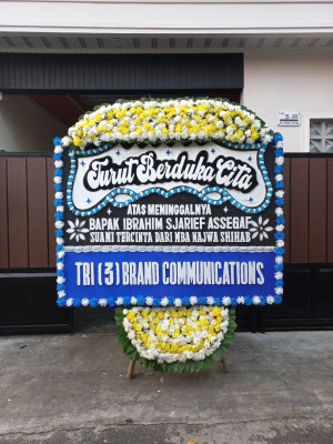 Papan Bunga Duka di Benda